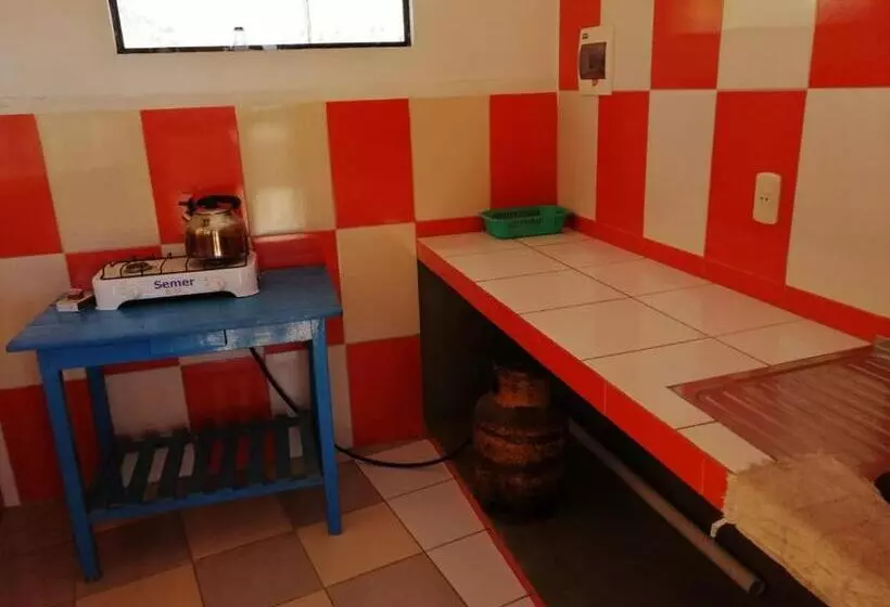 مسافرخانه Estrella Del Lago