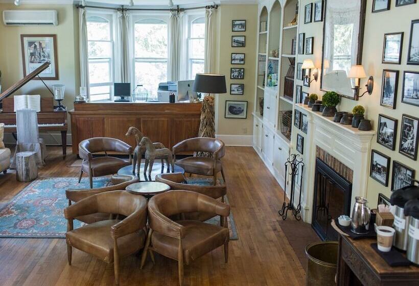 호텔 Aim Whistlingswan Inn And Restaurant