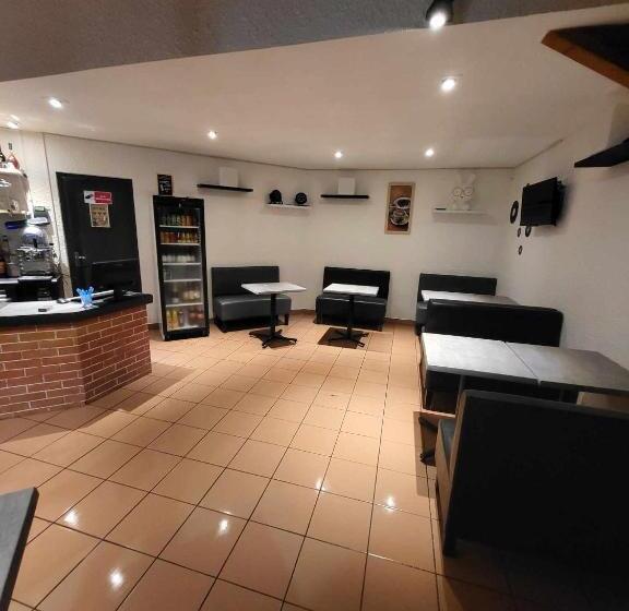 Отель Hôtel Restaurant La Maïade