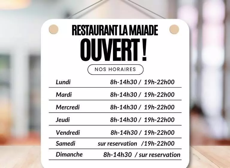 ホテル Hôtel Restaurant La Maïade