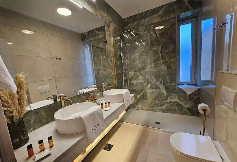 هتل Mape Luxury Rooms