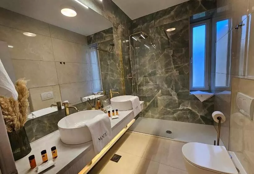 هتل Mape Luxury Rooms