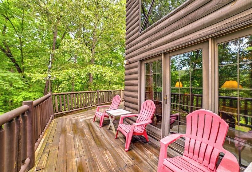 Lakefront Kuttawa Cabin W/ Private Dock & Hot Tub!