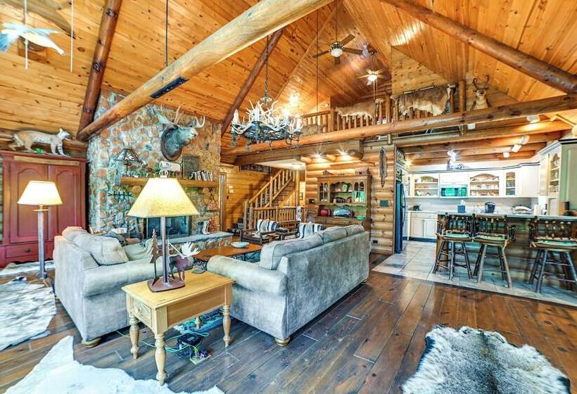 Lakefront Kuttawa Cabin W/ Private Dock & Hot Tub!