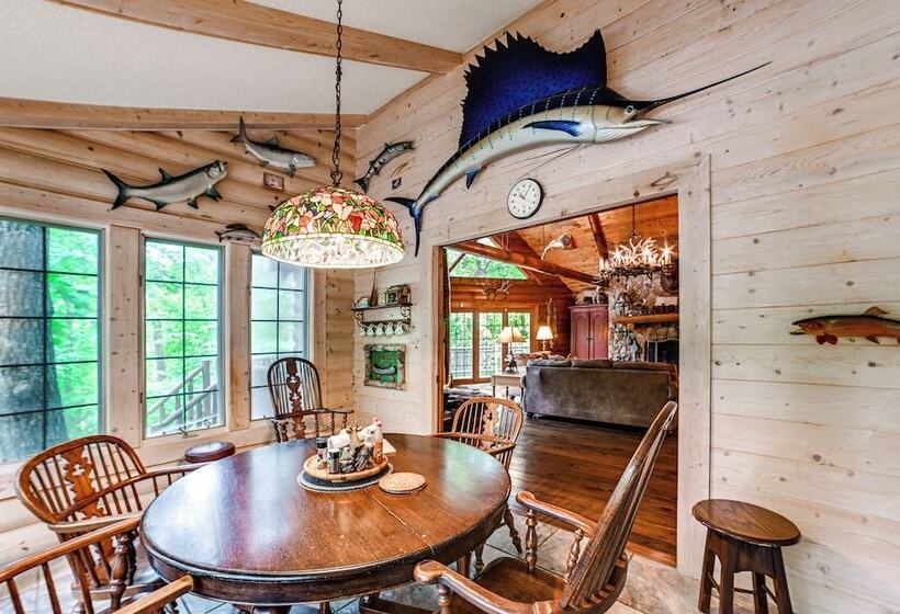 Lakefront Kuttawa Cabin W/ Private Dock & Hot Tub!