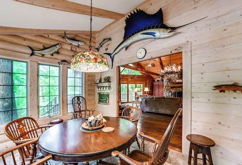 Lakefront Kuttawa Cabin W/ Private Dock & Hot Tub!