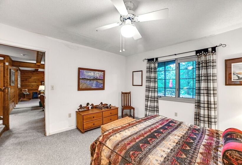 Lakefront Kuttawa Cabin W/ Private Dock & Hot Tub!