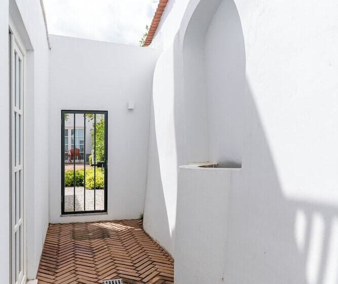 Limehome Evora Rua De Machede 52