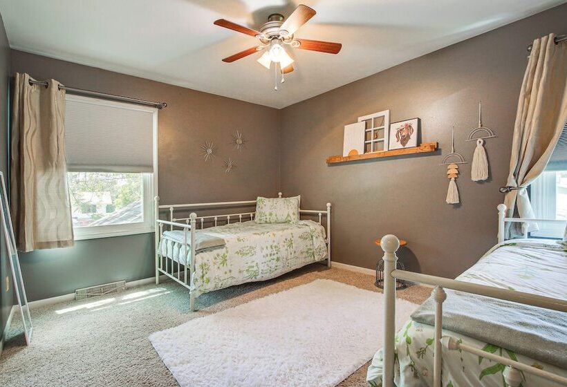 Oshkosh Canal Front Home W/ Sunroom & Watercraft!