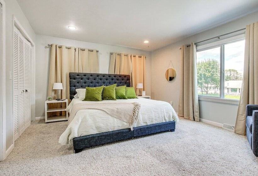 Oshkosh Canal Front Home W/ Sunroom & Watercraft!