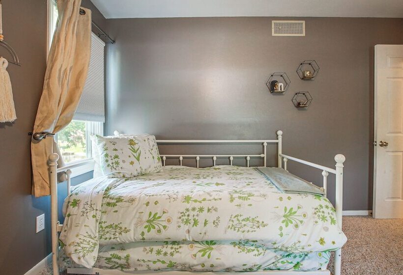 Oshkosh Canal Front Home W/ Sunroom & Watercraft!