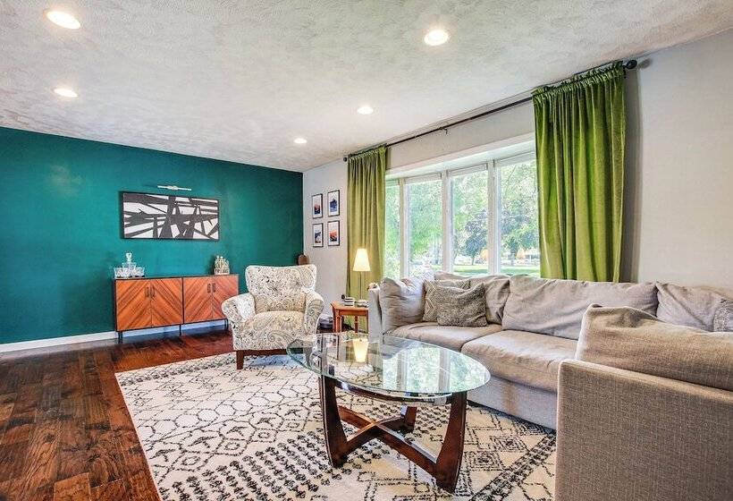 Oshkosh Canal Front Home W/ Sunroom & Watercraft!