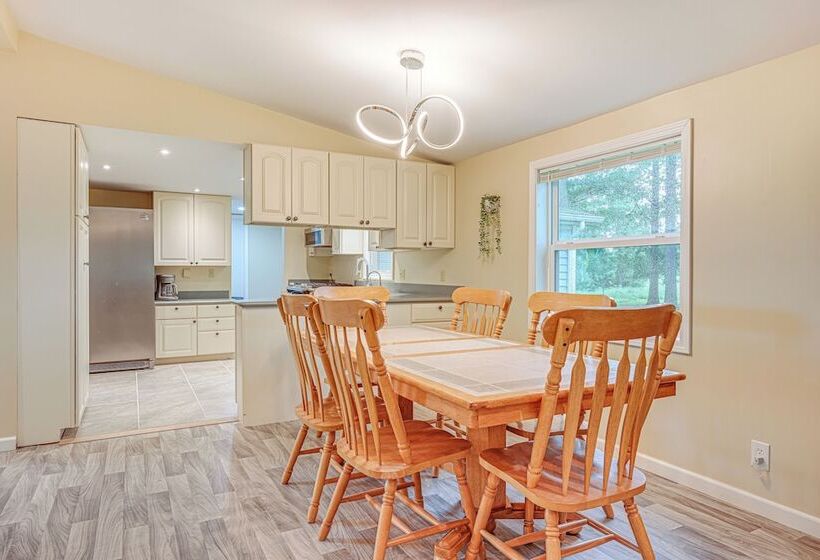 Walk To Coldwater Lake: Peaceful Weidman Retreat