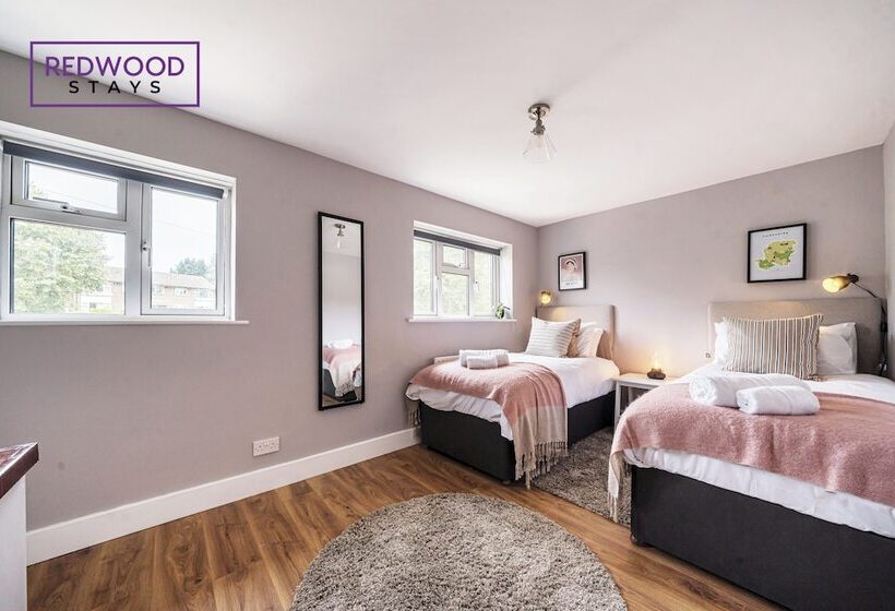 Пансион Link Road House By Redwood Stays