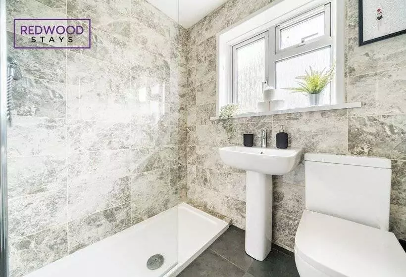 Majatalo Link Road House By Redwood Stays