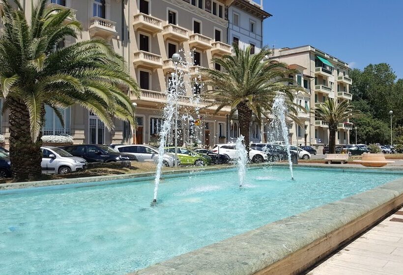 پانسیون Room In Guest Room Viareggio Rooms Facing The Sea