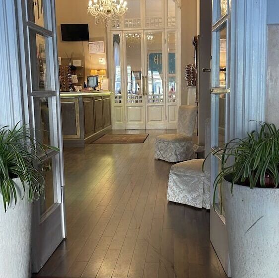 پانسیون Room In Guest Room Viareggio Rooms Facing The Sea