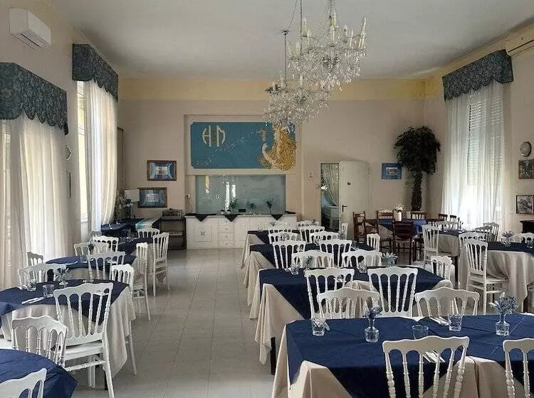 پانسیون Room In Guest Room   Viareggio Rooms Facing The Sea