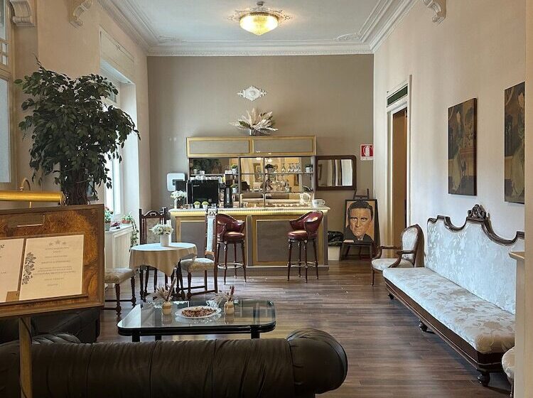 پانسیون Room In Guest Room Viareggio Rooms Facing The Sea