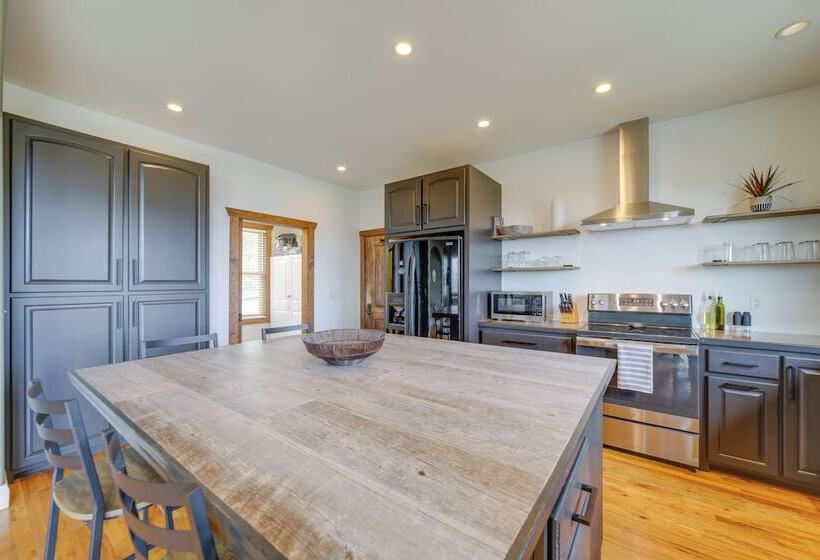 Pisgah Forest Home W/ Large Deck & Mountain Views!