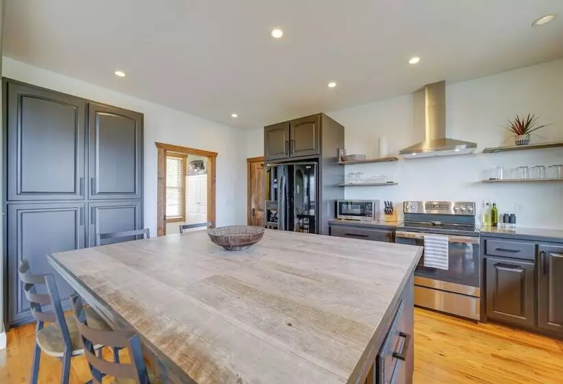 Pisgah Forest Home W/ Large Deck & Mountain Views!