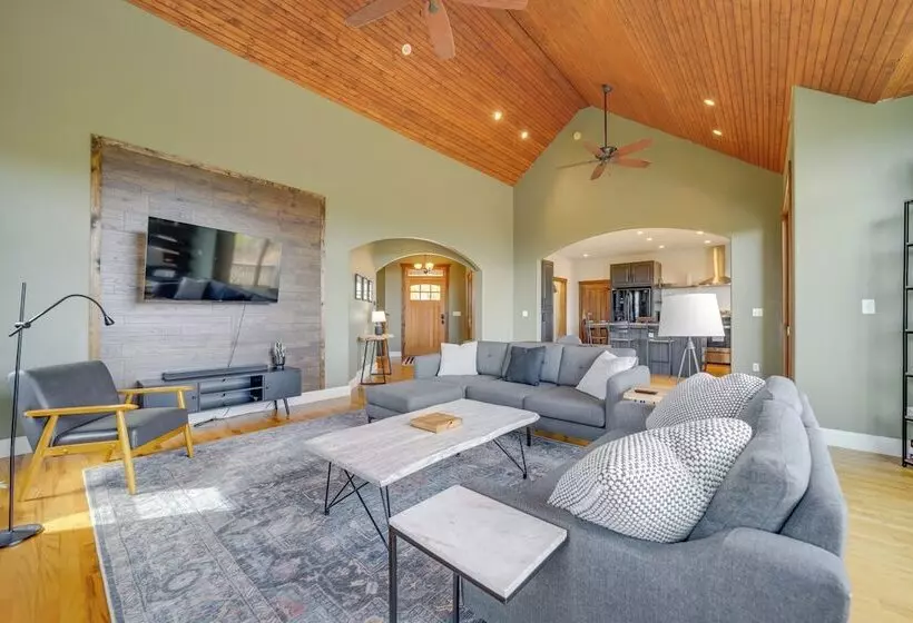 Pisgah Forest Home W/ Large Deck & Mountain Views!