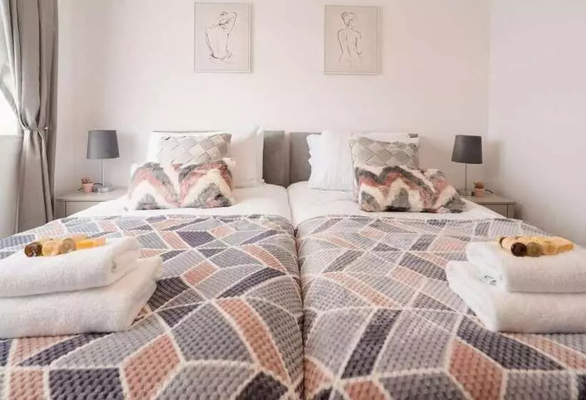 レジデンス Convenient Wirral Retreat