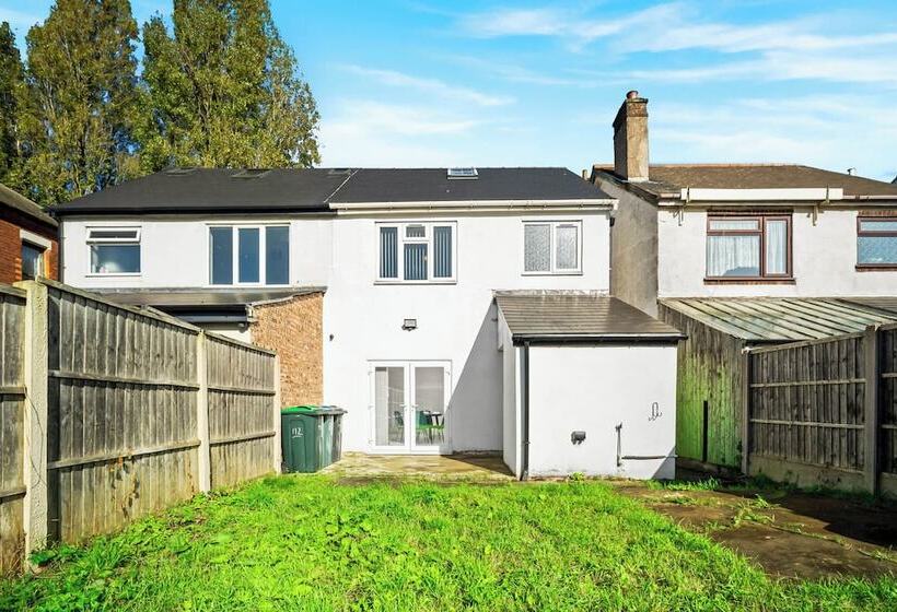 Резиденция Spacious 3 Bed House/sleeps 5/free Parking Oldbury