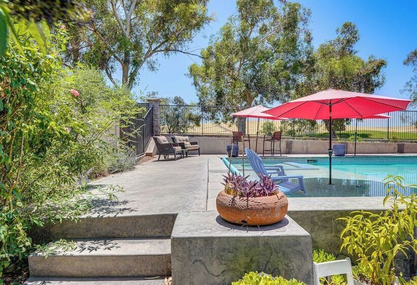 Rio Bravo Country Club Home In Bakersfield W/ Pool
