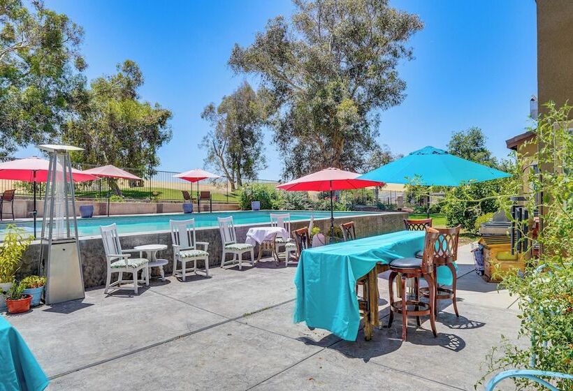 Rio Bravo Country Club Home In Bakersfield W/ Pool