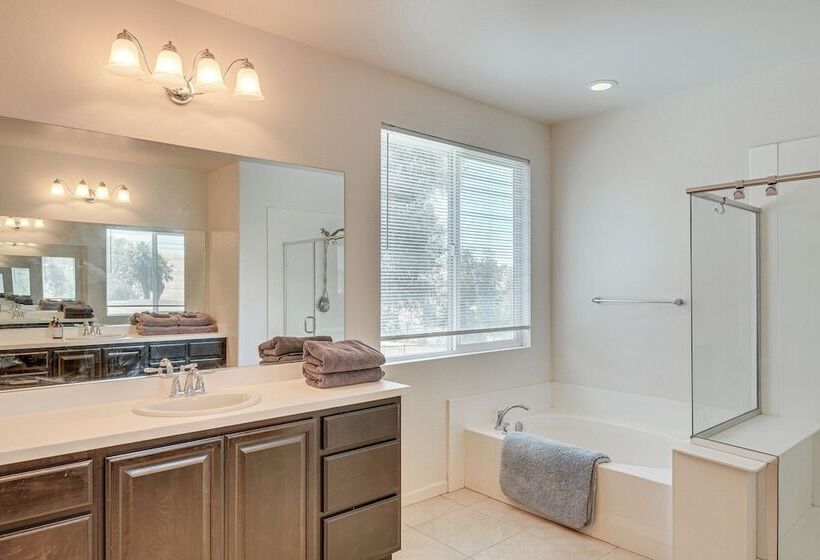 Rio Bravo Country Club Home In Bakersfield W/ Pool