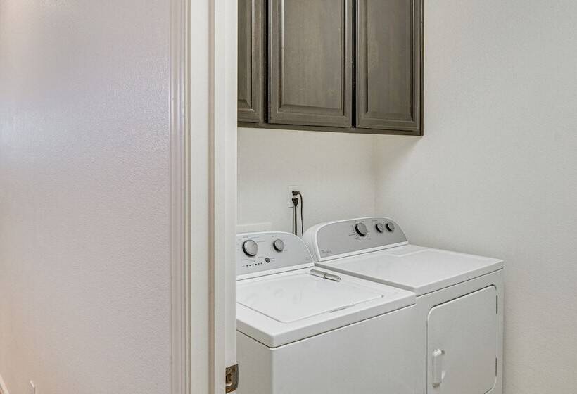 Rio Bravo Country Club Home In Bakersfield W/ Pool