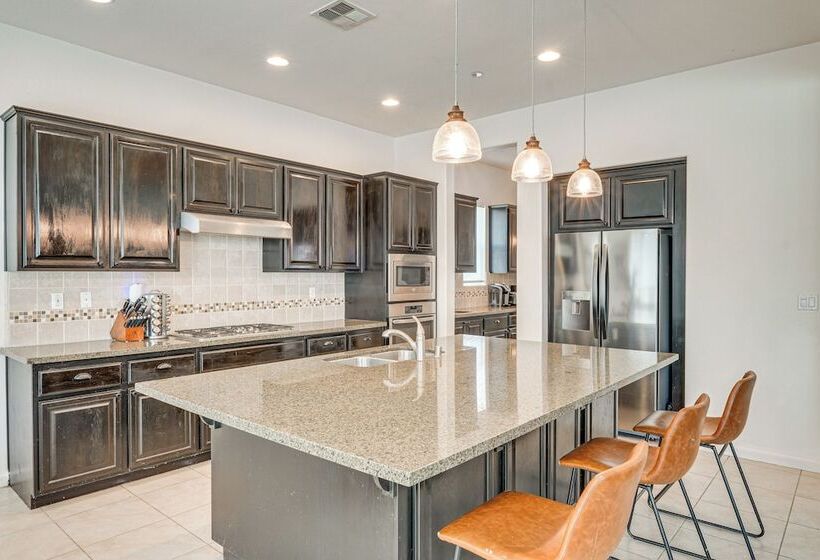 Rio Bravo Country Club Home In Bakersfield W/ Pool