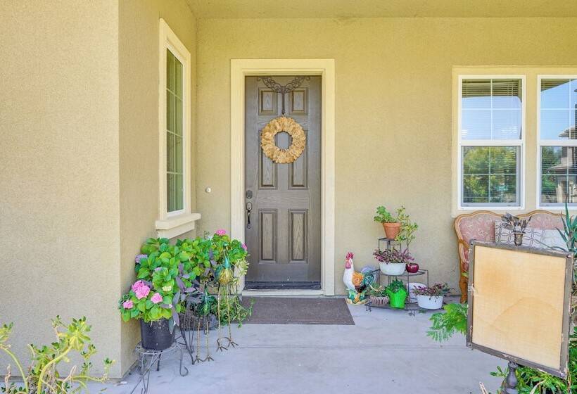 Rio Bravo Country Club Home In Bakersfield W/ Pool