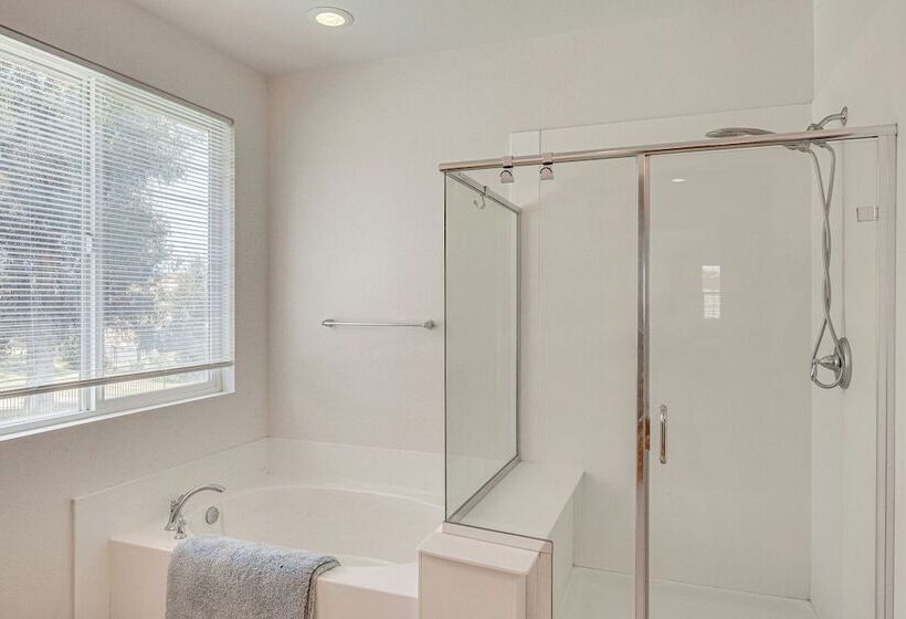 Rio Bravo Country Club Home In Bakersfield W/ Pool