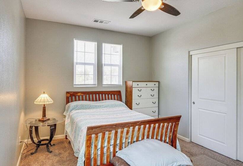 Rio Bravo Country Club Home In Bakersfield W/ Pool