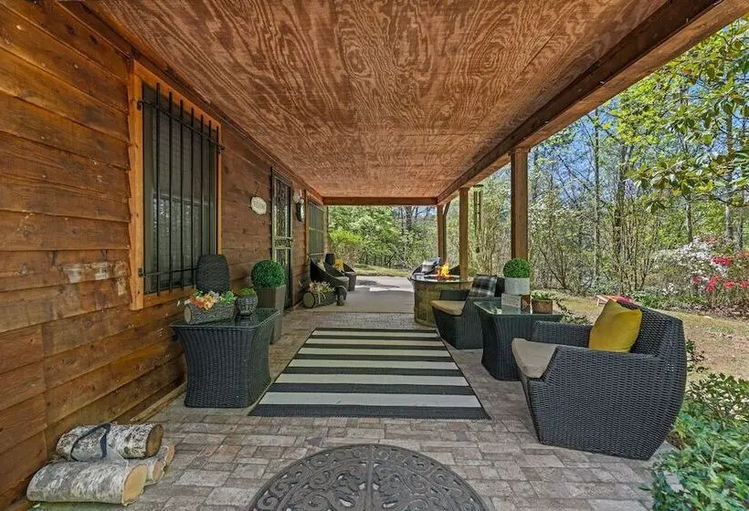 Stylish Cabin W/ Hot Tub, Games & More!