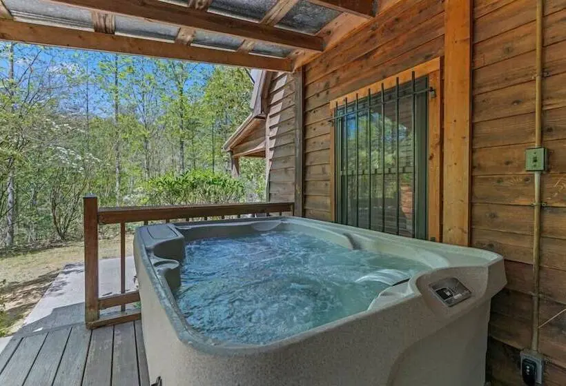 Stylish Cabin W/ Hot Tub, Games & More!