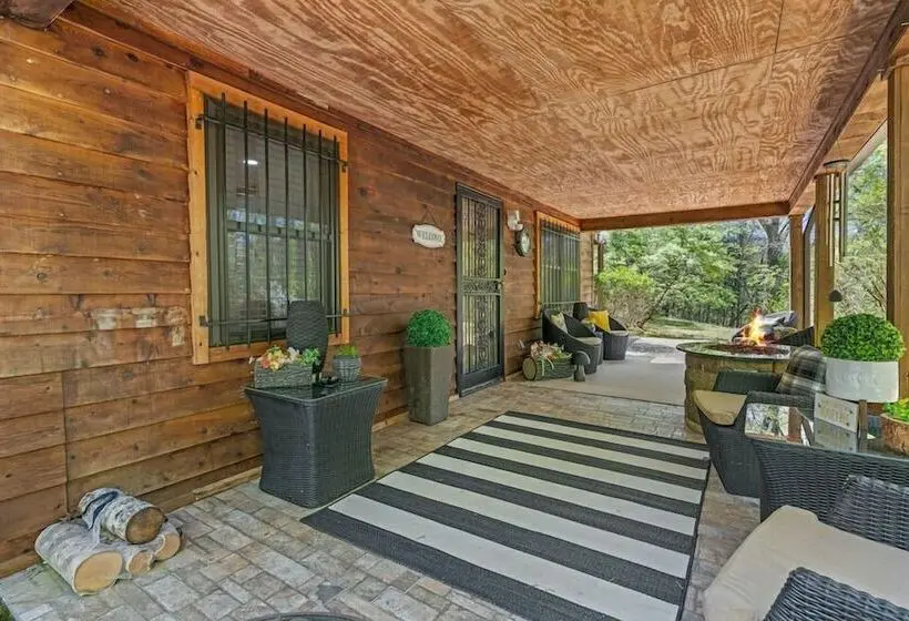 Stylish Cabin W/ Hot Tub, Games & More!