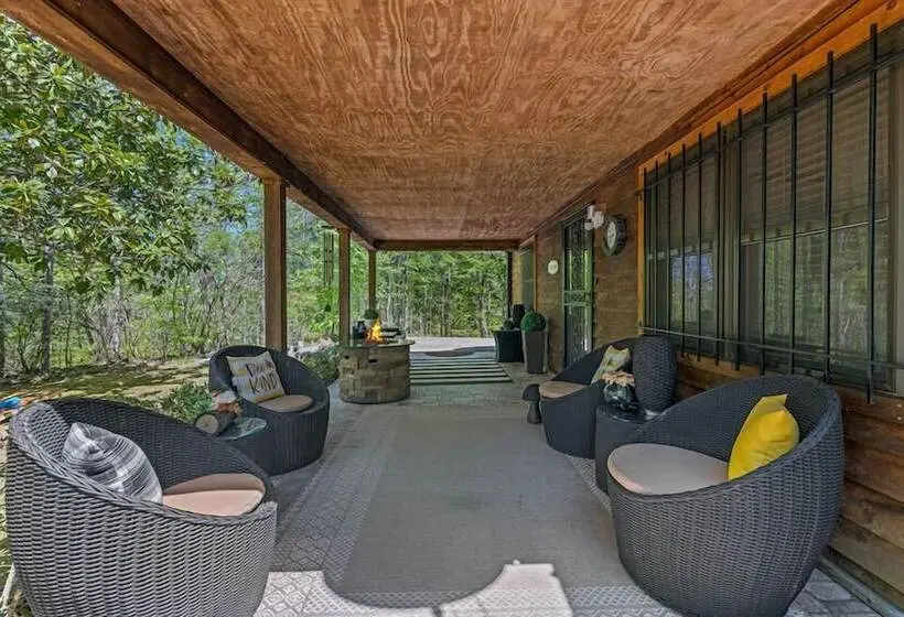 Stylish Cabin W/ Hot Tub, Games & More!