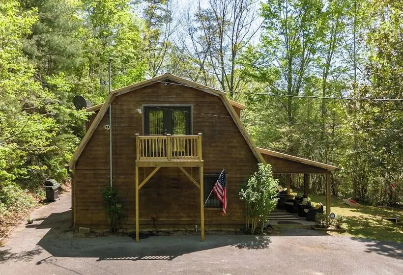 Stylish Cabin W/ Hot Tub, Games & More!