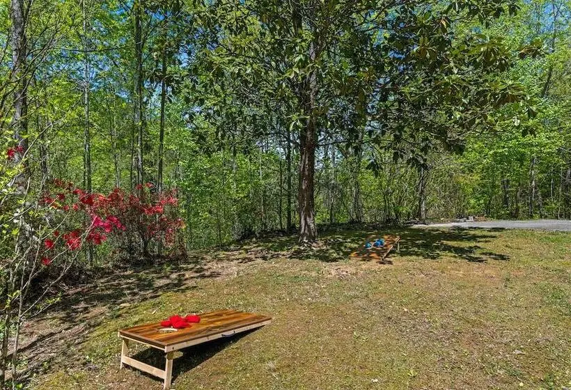 Stylish Cabin W/ Hot Tub, Games & More!