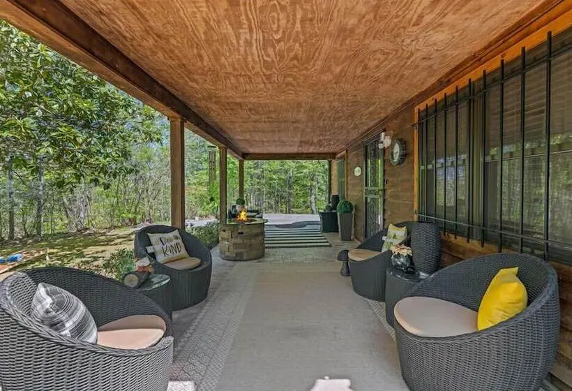 Stylish Cabin W/ Hot Tub, Games & More!