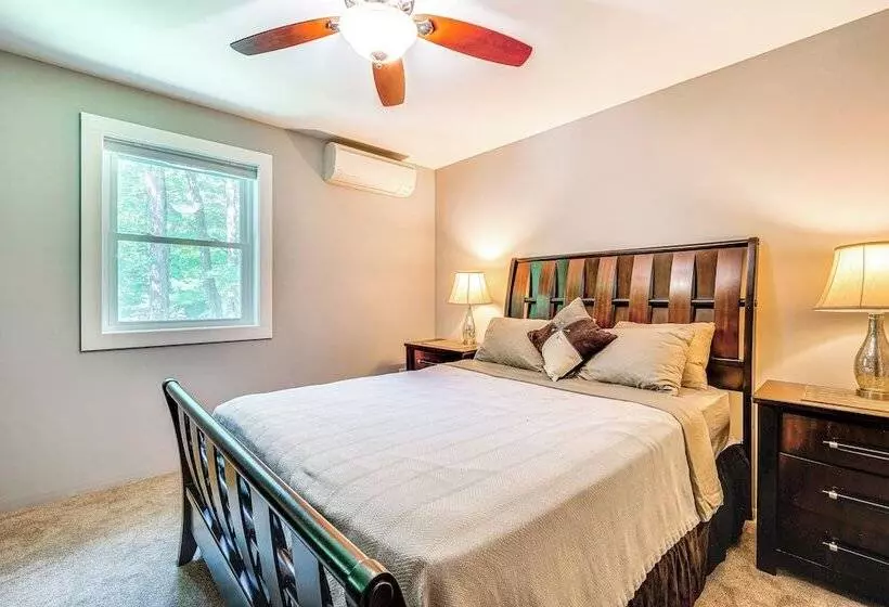 Wilmington Retreat Near Trails, Skiing & Festivals