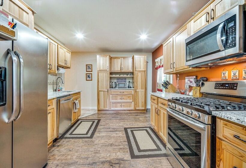 Wilmington Retreat Near Trails, Skiing & Festivals