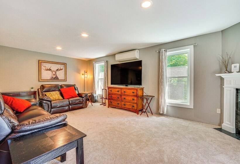 Wilmington Retreat Near Trails, Skiing & Festivals