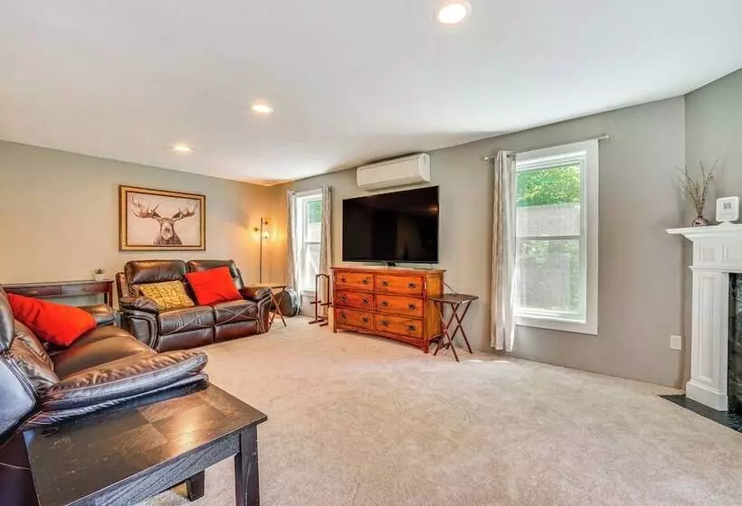 Wilmington Retreat Near Trails, Skiing & Festivals