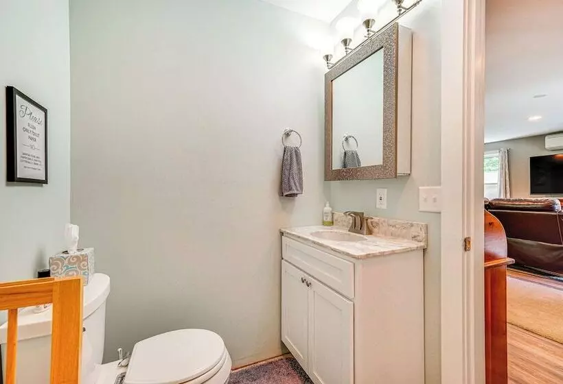 Wilmington Retreat Near Trails, Skiing & Festivals