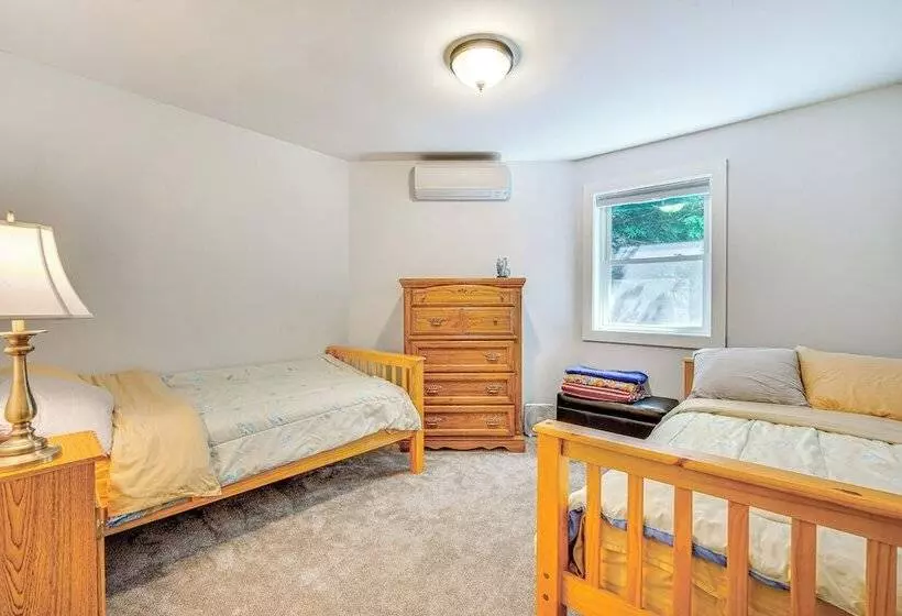 Wilmington Retreat Near Trails, Skiing & Festivals