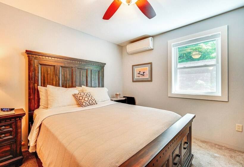 Wilmington Retreat Near Trails, Skiing & Festivals